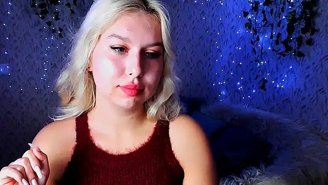 ChloeRicc online show from October 12, 9:43 am