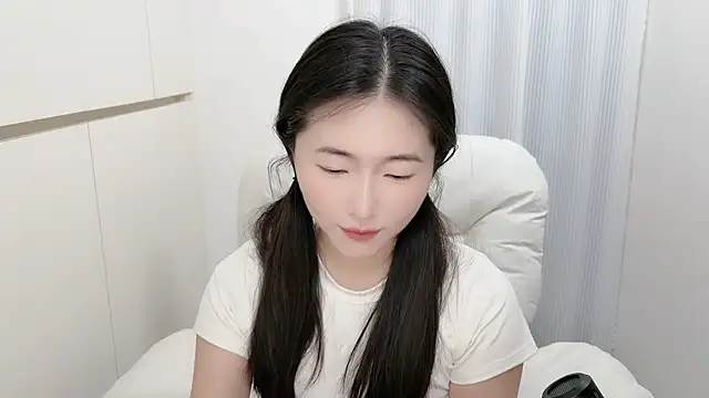 Snapshot of Rosalind_xixi chatting on July 7, 1:41 am Rosalind xixi online show from July 7, 1:41 am