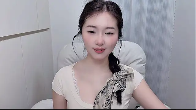 Snapshot of Rosalind_xixi chatting on June 19, 3:34 am Rosalind xixi online show from June 19, 3:34 am