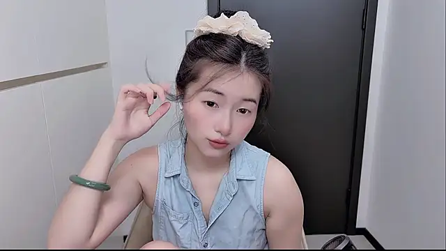 Snapshot of Rosalind_xixi chatting on June 16, 2:33 am Rosalind xixi online show from June 16, 2:33 am