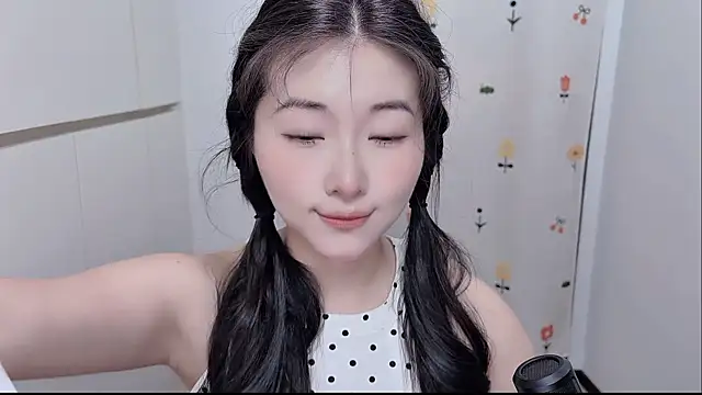 Snapshot of Rosalind_xixi chatting on June 7, 3:23 am Rosalind xixi online show from June 7, 3:23 am