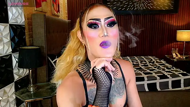 Snapshot of HorseCockDivine chatting on July 17, 8:28 pm HorseCockDivine online show from July 17, 8:28 pm