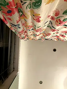 Snapshot of AmMadness chatting on December 2, 9:05 pm AmMadness online show from December 2, 9:05 pm