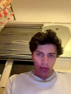 Snapshot of AmMadness chatting on November 18, 1:21 am AmMadness online show from November 18, 1:21 am