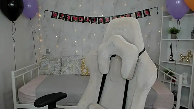 Tori Cutie online show from October 26, 12:00 am