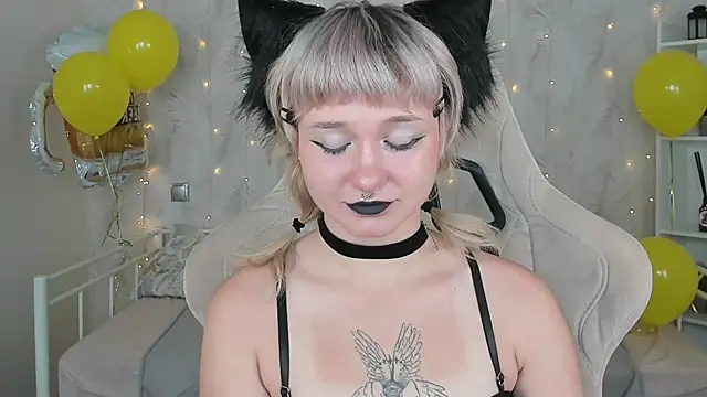 Tori Cutie online show from October 3, 5:42 am