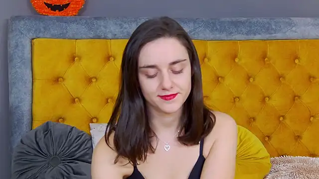 Jessica White  online show from November 17, 5:00 am