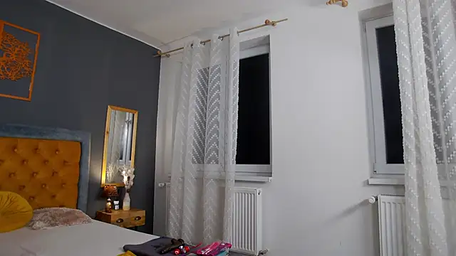 Jessica White  online show from November 18, 5:00 am