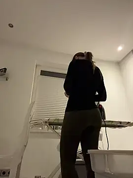 IsabellaEtha online show from October 9, 9:15 pm