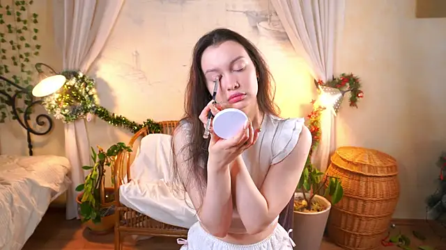 Snapshot of EvaDowe chatting on February 17, 4:43 am EvaDowe online show from February 17, 4:43 am