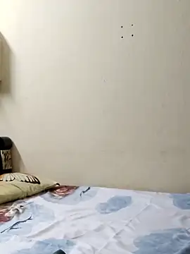 yelmaji91 online show from December 17, 2:11 pm