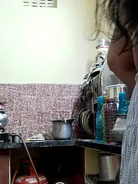 yelmaji91 online show from December 16, 5:44 am