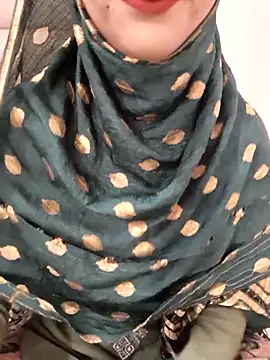 Snapshot of Indian-Aleena chatting on April 5, 6:42 am Indian-Aleena online show from April 5, 6:42 am