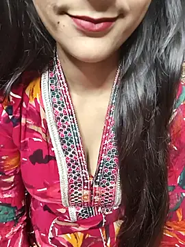 Snapshot of Indian-Aleena chatting on October 28, 6:18 pm Indian-Aleena online show from October 28, 6:18 pm