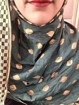 Snapshot of Indian-Aleena chatting on February 7, 5:04 am Indian-Aleena online show from February 7, 5:04 am