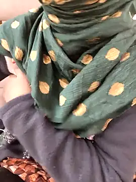 Snapshot of Indian-Aleena chatting on February 9, 6:11 am Indian-Aleena online show from February 9, 6:11 am