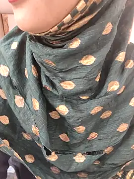 Snapshot of Indian-Aleena chatting on February 14, 6:02 am Indian-Aleena online show from February 14, 6:02 am