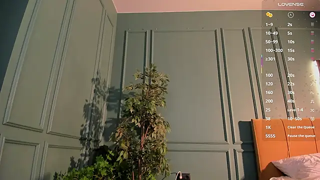 amy doessss online show from February 6, 6:04 pm