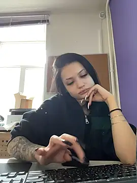 amy doessss online show from May 10, 9:46 am