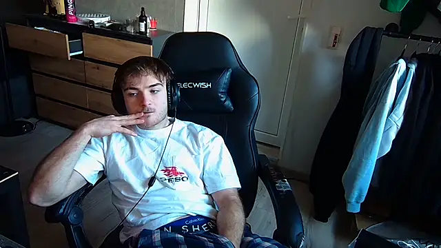 Snapshot of Rudi2007Eye chatting on February 20, 10:06 am Rudi2007Eye online show from February 20, 10:06 am