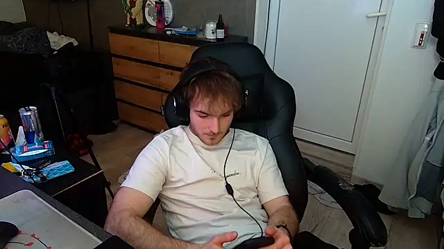 Snapshot of Rudi2007Eye chatting on March 1, 7:03 pm Rudi2007Eye online show from March 1, 7:03 pm