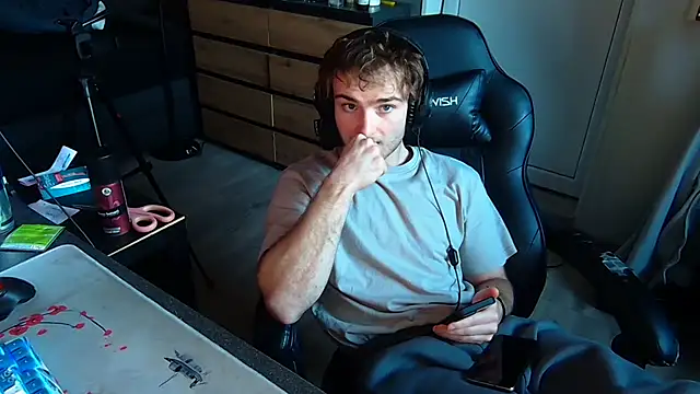 Snapshot of Rudi2007Eye chatting on March 3, 4:14 pm Rudi2007Eye online show from March 3, 4:14 pm