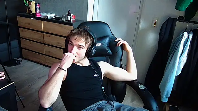 Snapshot of Rudi2007Eye chatting on February 19, 3:09 pm Rudi2007Eye online show from February 19, 3:09 pm