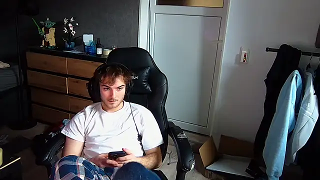 Snapshot of Rudi2007Eye chatting on February 12, 9:42 am Rudi2007Eye online show from February 12, 9:42 am