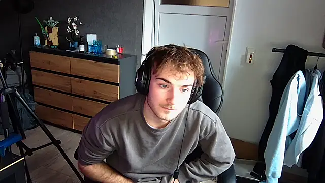 Snapshot of Rudi2007Eye chatting on February 11, 2:28 pm Rudi2007Eye online show from February 11, 2:28 pm