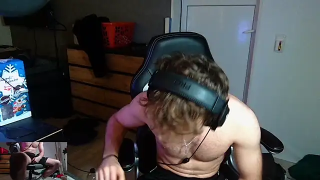 Snapshot of Rudi2007Eye chatting on December 13, 8:48 pm Rudi2007Eye online show from December 13, 8:48 pm