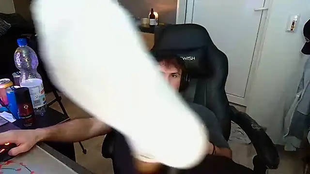 Snapshot of Rudi2007Eye chatting on March 2, 6:48 pm Rudi2007Eye online show from March 2, 6:48 pm