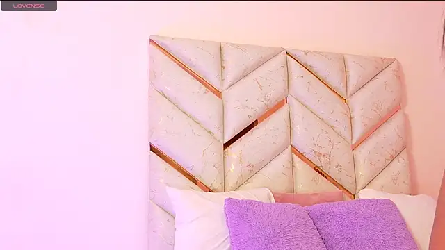 AlanaDoll online show from April 14, 2:33 pm