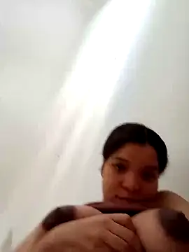 VictoriDior online show from November 8, 3:26 pm