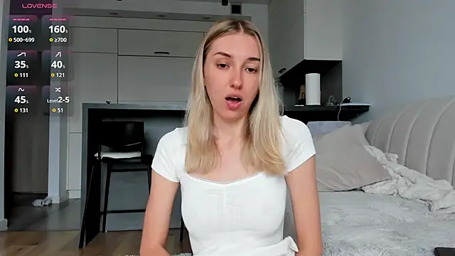 Sunny Rina  online show from June 20, 7:02 am