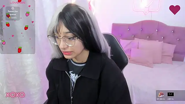 HANNI TAY online show from December 3, 11:42 am