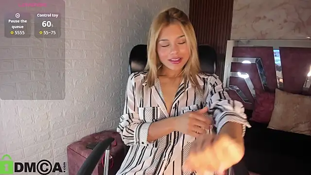 Snapshot of hot_cupid01 chatting on January 14, 11:25 am hot cupid01 online show from January 14, 11:25 am