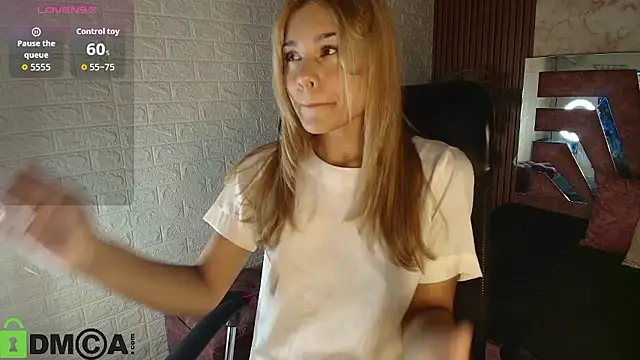 Snapshot of hot_cupid01 chatting on January 10, 11:16 am hot cupid01 online show from January 10, 11:16 am