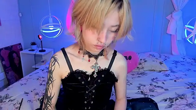 Snapshot of Hannahpage chatting on October 11, 2:40 pm Hannahpage online show from October 11, 2:40 pm