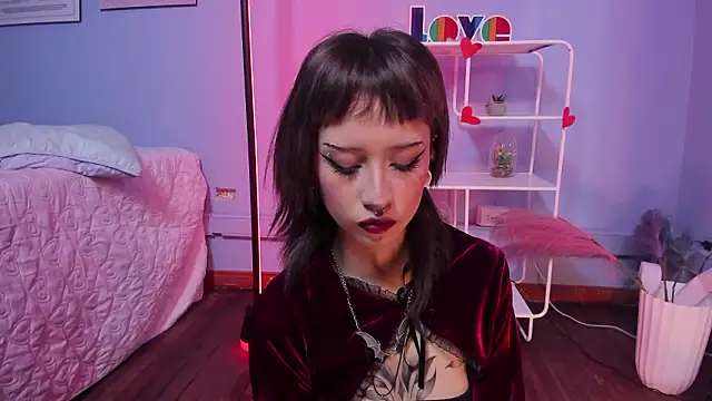 Hannahpage online show from February 23, 12:17 pm