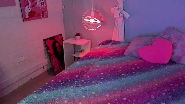 Hannahpage online show from November 5, 11:35 am