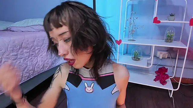 Hannahpage online show from February 16, 12:37 pm