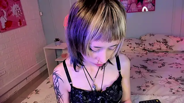 Hannahpage online show from December 5, 12:26 pm