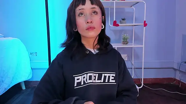 Hannahpage online show from February 24, 12:28 pm