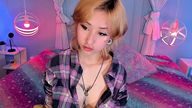 Snapshot of Hannahpage chatting on October 1, 11:58 am Hannahpage online show from October 1, 11:58 am