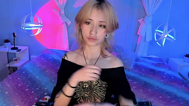 Snapshot of Hannahpage chatting on October 8, 11:45 am Hannahpage online show from October 8, 11:45 am