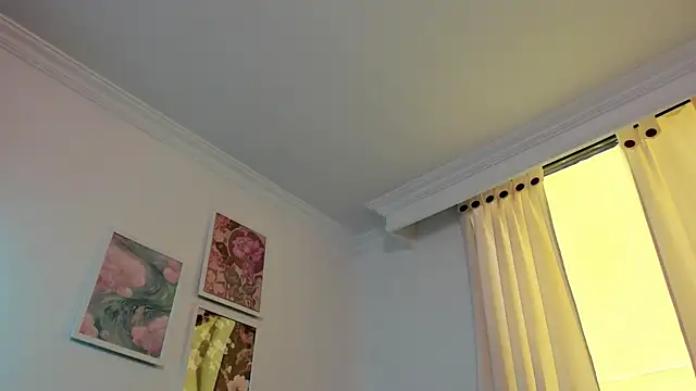 canelleGarces online show from November 4, 2:10 pm