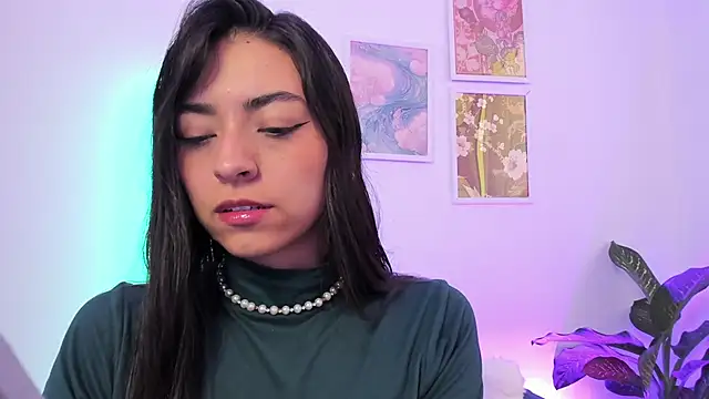 canelleGarces online show from November 22, 3:11 pm