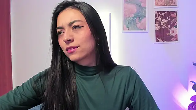 canelleGarces online show from December 4, 11:15 pm