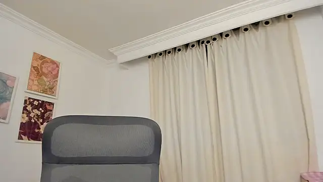 Snapshot of canelleGarces chatting on May 27, 1:57 am canelleGarces online show from May 27, 1:57 am