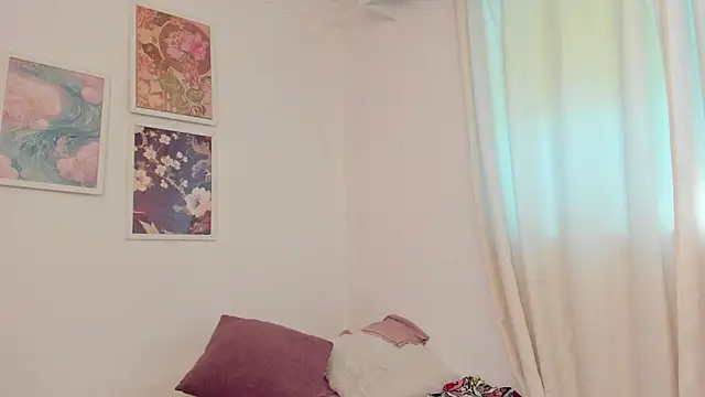 canelleGarces online show from April 1, 12:39 pm